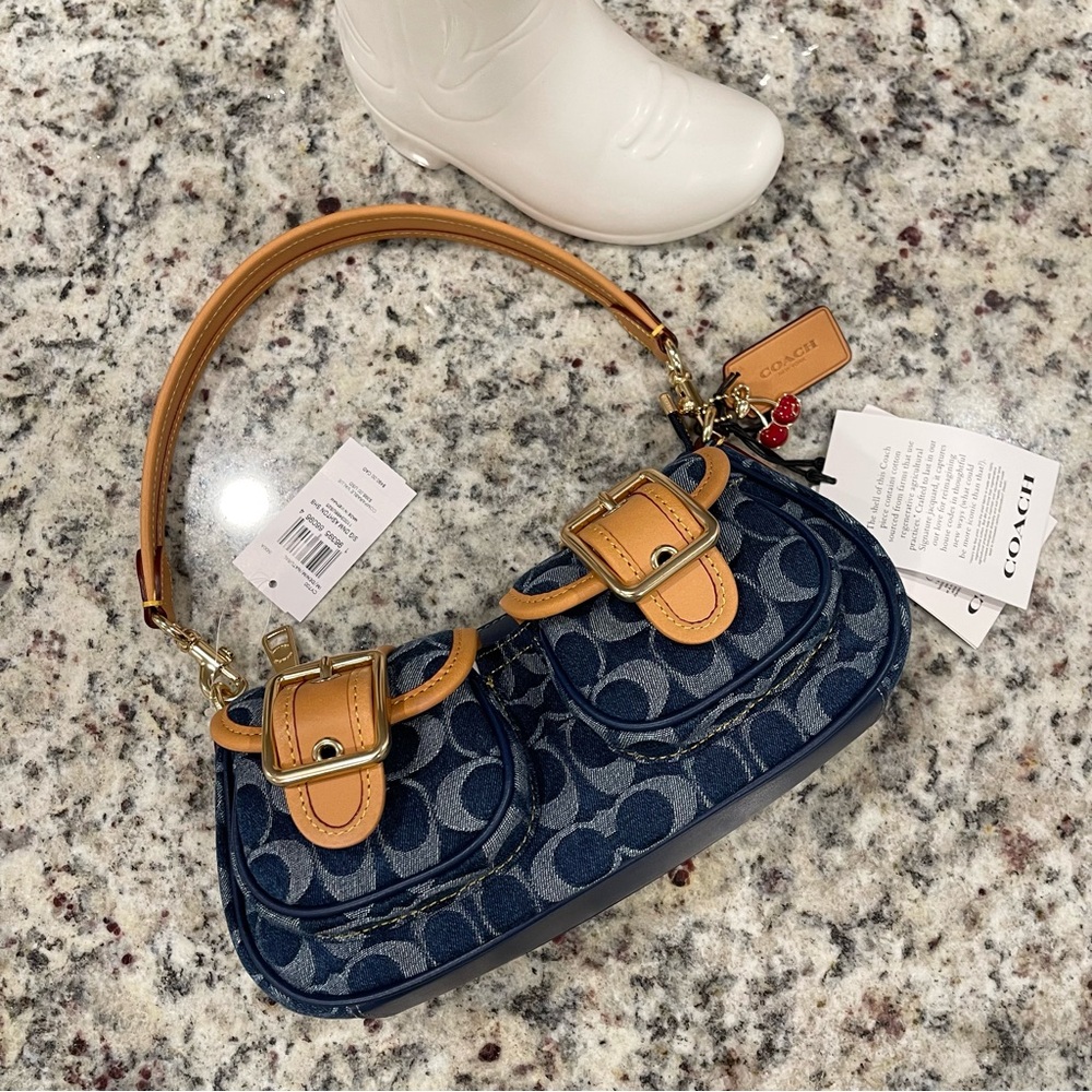 NWT✨Coach Ashton Baguette in Signature Denim✨